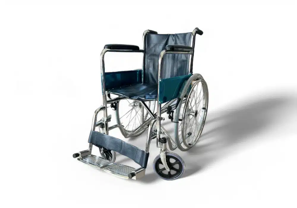 Fauteuil roulant adulte avec reposes pieds démontables Locamed