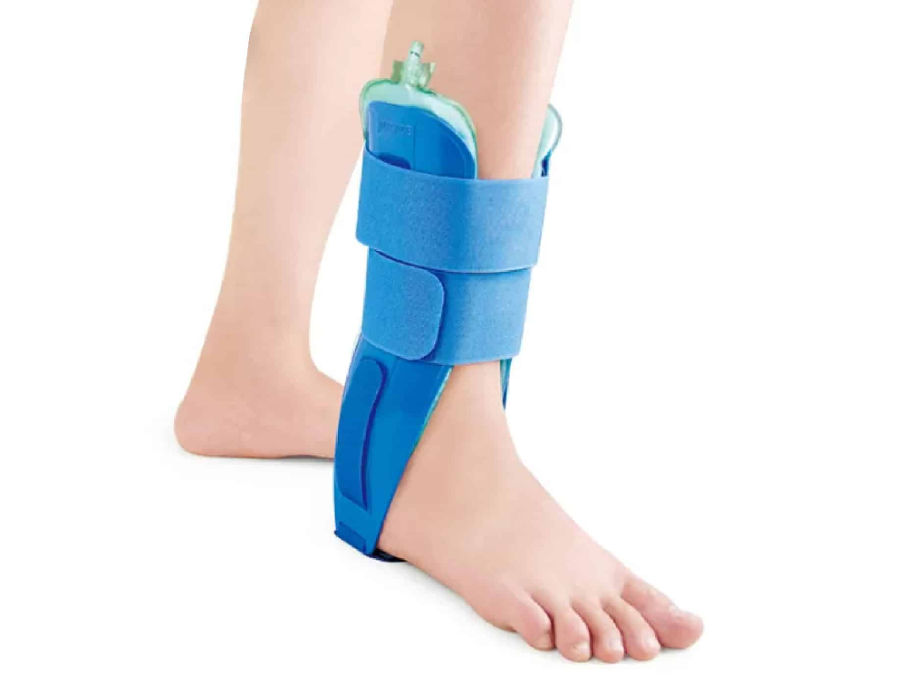 Locamed ankle immobilization brace with inflatable lateral shells
